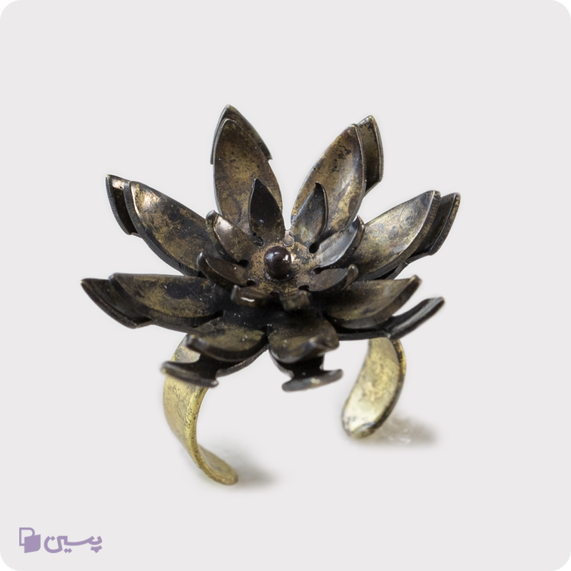 انگشتر برنجی طرح نیلوفر کبود (هشت پر)