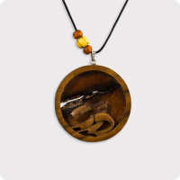 گردنبند چوبی طرح درد