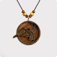 گردنبند چوبی طرح سوگ