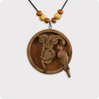 گردنبند چوبی طرح او